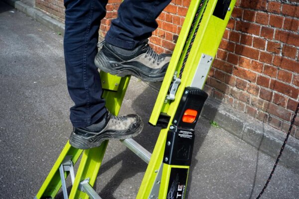Little Giant HyperLite SumoStance Hi-Viz GRP Fibreglass Ladders - Image 5